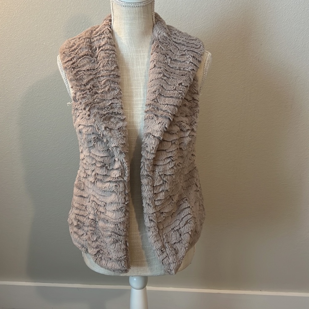 ME JANE Womens Sleeveless Faux Fur Vest